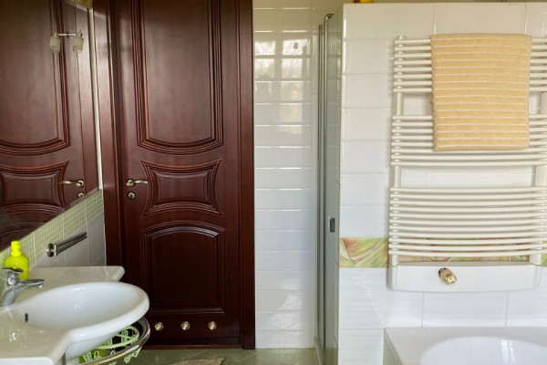 Отдельно стоящее здание в историческом центре Львова